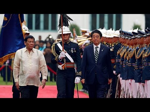 رئيس الوزراء الياباني شينزو أبيه يزور الفلبين