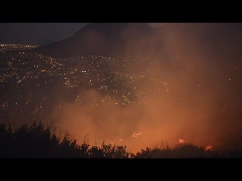 شاهد   تواصل اندلاع الحرائق في كيب تاون