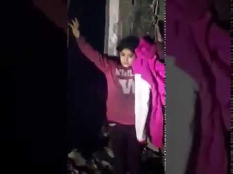 طفلة كردية تخضع لعملية تفتيش مهينة من جانب شرطة أردوغان