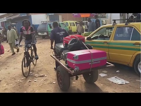 الآلاف يغادرون بانغول إثر فرض حالة الطوارئ في غامبيا