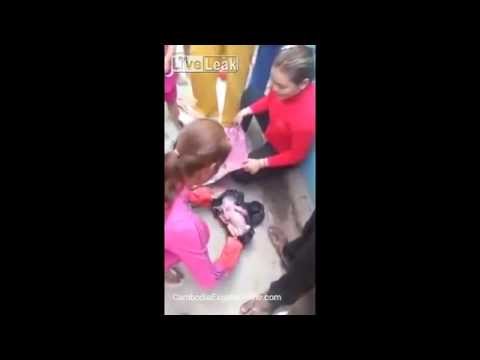 العثور على طفل حديث الولادة في صندوق قمامة