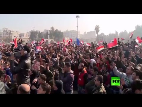 مسيرة حاشدة لأهالي حلب في ساحة سعد الله الجابري