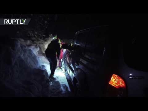 العثور على جثث نحو 30 شخصا قضوا داخل فندق جراء انهيار ثلجي