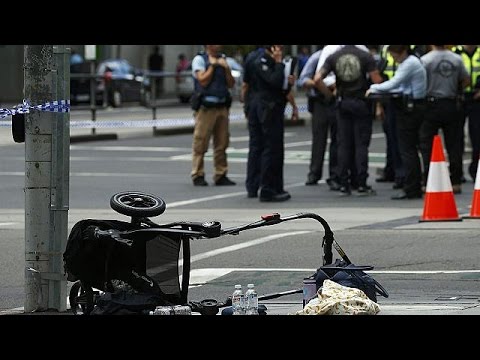 شاهد  اعتداء بسيارة يوقع ثلاثة ضحايا في ملبورن