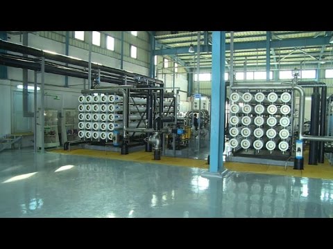 شاهد بدء تشغيل أول محطة لتحلية مياه البحر في غزة