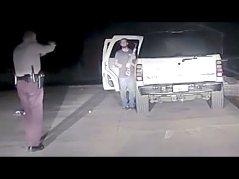 منتحر يحاول إقناع شرطي بقتله تحت تهديد السلاح