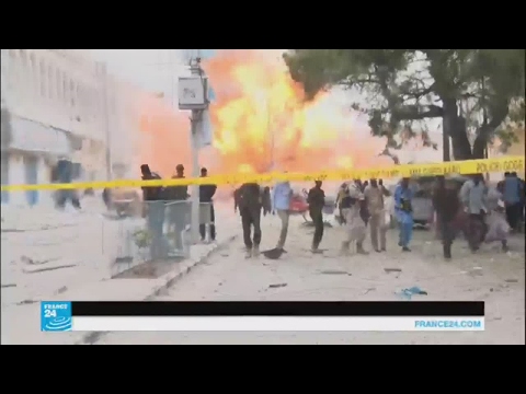 شاهد لحظة التفجير المزدوج الذي هز مقديشو