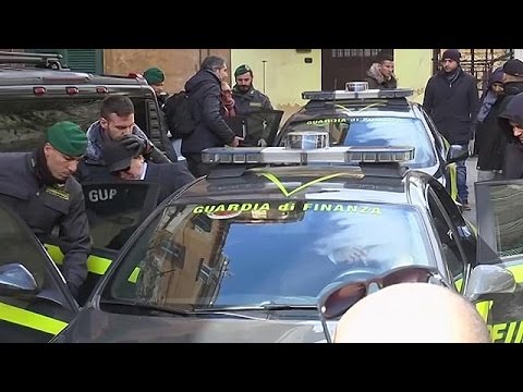 اعتقال ثلاثة أشخاص في إيطاليا لبيعهم أسلحة لإيران و ليبيا
