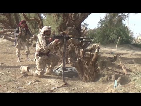 بالفيديو  معارك بين القوات الموالية للحكومة والحوثيين شمال اليمن