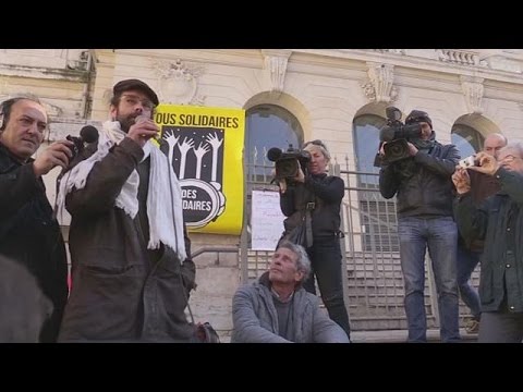 محاكمة ناشط متهم بمساعدة المهاجرين السريين من فرنسا لإيطاليا