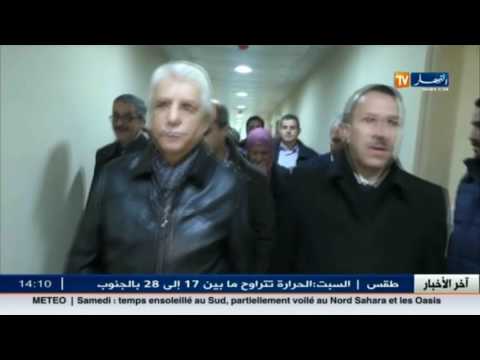 شاهد الوزير الطيب يلوح بدون بدلة رسمية