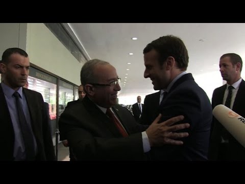 شاهد ماكرون يشدد على أهمية دور الجزائر