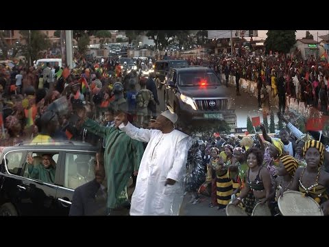 المواطنون يخرجون للشوارع لاستقبال الملك محمد السادس