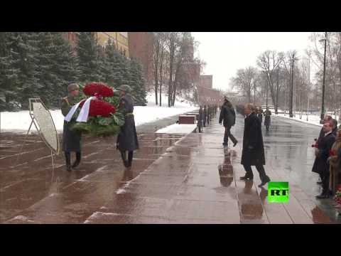الرئيس الروسي يضع إكليلًا من الزهور على ضريح الجندي المجهول