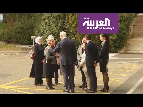 شاهد سوريات يطالبن دي ميستورا ببحث مصير أقاربهن في جنيف