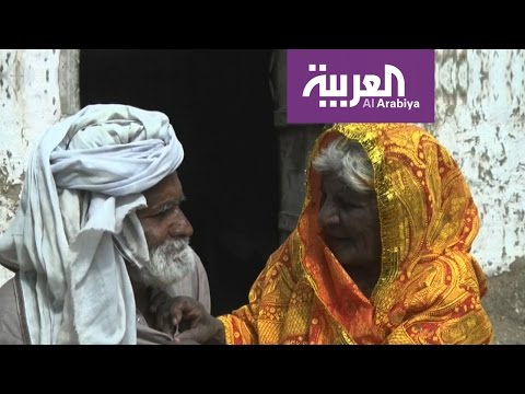 شاهد باكستانيان تزوجا في التسعين بعد أن فرقهما أهلهما 75 عامًا