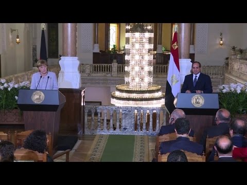 شاهد أنجيلا ميركل في مصر للحد من الهجرة عبر البحر المتوسط