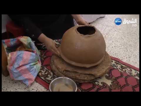 السيدّة نورة من الطين تصنع الأواني الفخارية ومن عرقها تسترزق وعائلتها