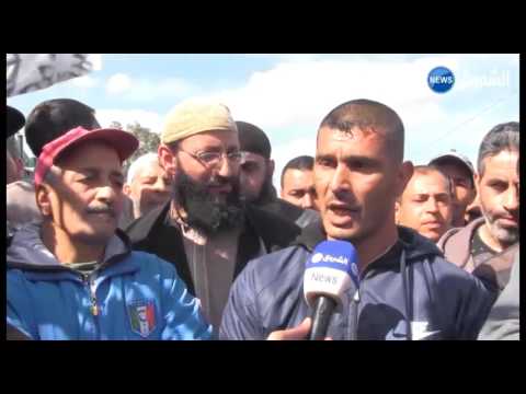 مواطنون يعتصمون أمام مقر دائرة خميس الخشنة