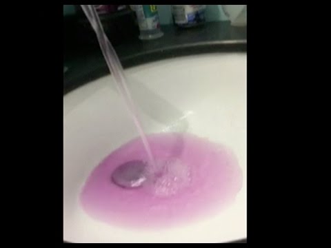 الحنفيات تأتي بماء وردي في كندا