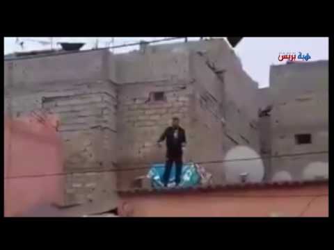 مجرم يرجم عناصر الأمن بالحجارة وقنيناة الخمر في المغرب