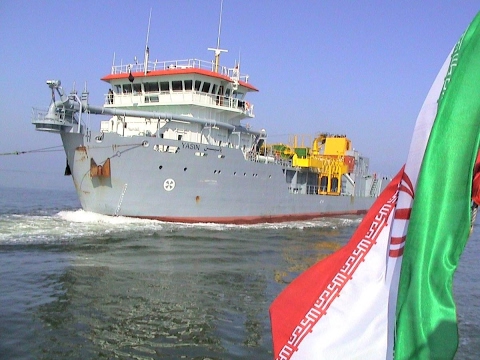 شاهد رفع العقوبات عن إيران يحيي ميناء خارك النفطي
