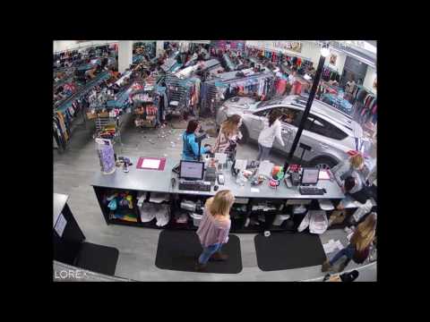 بالفيديو طفل ينجو من الانشطار بمعجزة