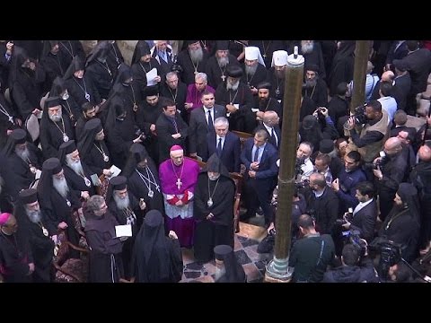 شاهد إعادة فتح قبر المسيح في القدس