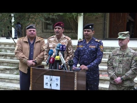 القوات العراقية تتقدم وتنشر عشرات القناصة في غرب الموصل