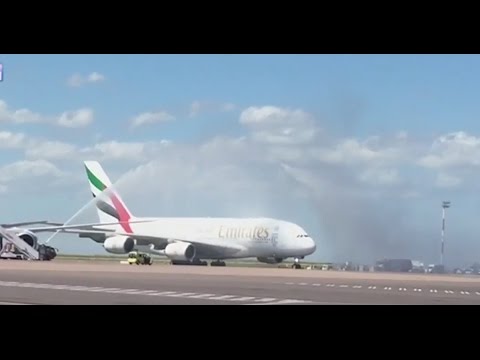بالفيديو ظهور طائرة إماراتية ضخمة ورفيعة