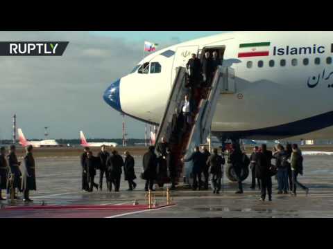 شاهد لحظة وصول الرئيس الإيراني حسن روحاني إلى موسكو