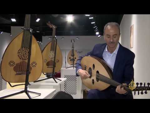 فنان  يسعى إلى المواءمة بين موسيقى الشرق والغرب