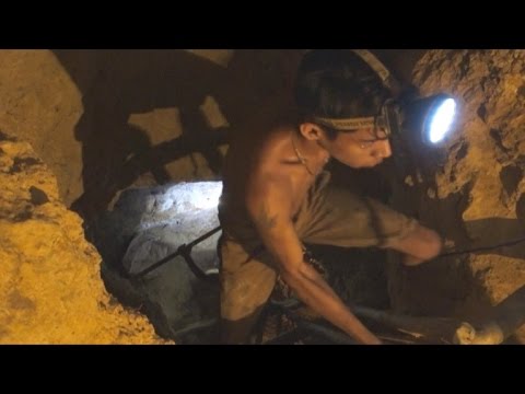 شاهد مناجم الذهب غير القانونية في فنزويلا