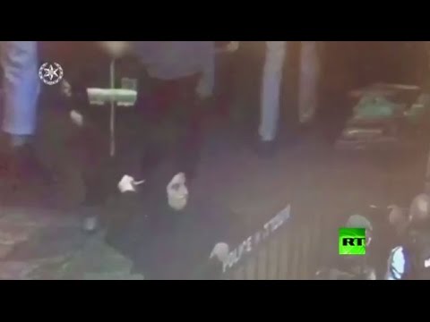 شاهد الشرطة الإسرائيلية تقتل شابة في منطقة باب العامود