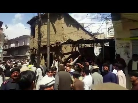 شاهد استهداف مسجد شيعي في باكستان