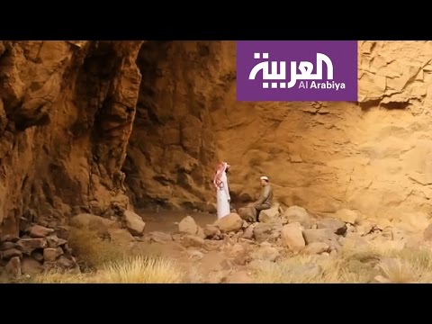 غار يستخدم كغرفة للعزل الصحي في حائل