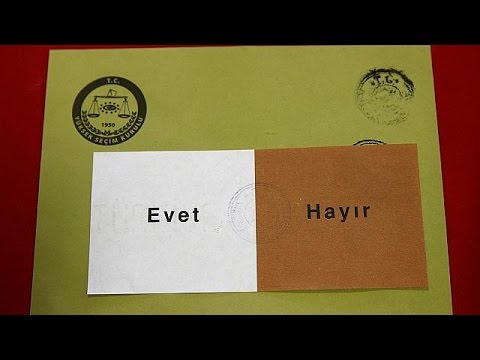الأتراك في اليونان وفي العراق يصوتون في الاستفتاء الدستوري