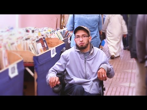 بالفيديو عبد الإله إزكير باحث مجتهد عن العلم على كرسي متحرك