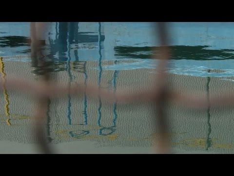 أفغانيات تسعين لخوض غمار السباحة