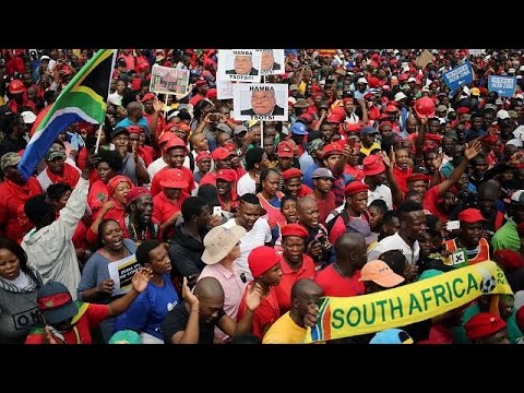 بالفيديو احتجاجات واسعة في بريتوريا تطالب جاكوب زوما بالاستقالة