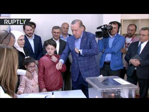 أردوغان يعوّل على قرار صائب لشعبه في الاستفتاء