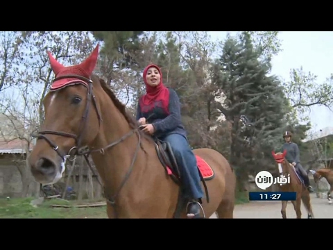 مشاركة لافتة للنساء في رياضة الفروسية في طهران