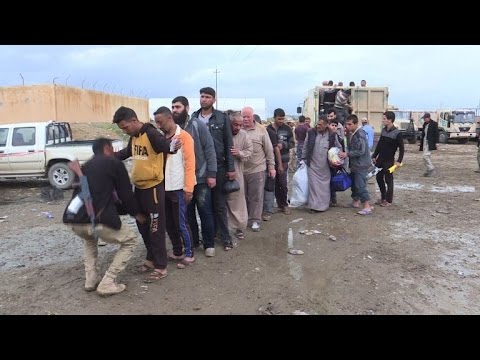 بالفيديو تواصل حركة النزوح من غرب مدينة الموصل العراقية
