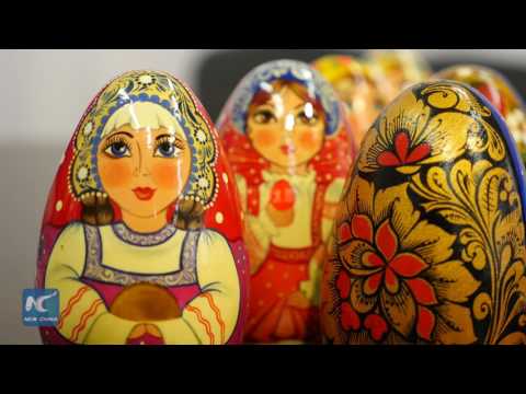 رسومات جذابة على بيض النعام احتفالاً بعيد القيامة