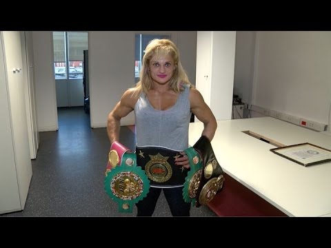 أليخاندرا أوليفيراس بطلة الضربة القاضية على حلبات الملاكم