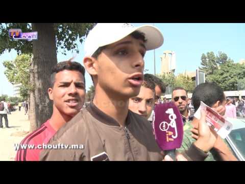 بالفيديو جماهير الرجاء والوداد يحتجون أمام مركب محمد الخامس