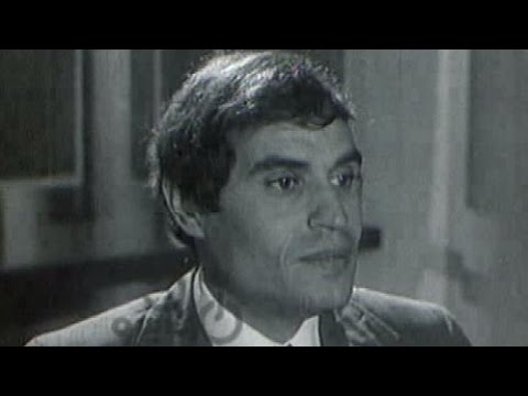 عزت العلايلي لاعب تنس وإسكواش في شبابه