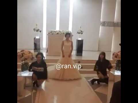 عروس مميّزة تشارك صديقتيها في رقصة مذهلة في زفافها