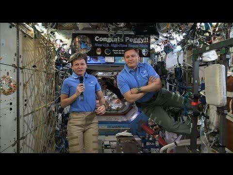 الرئيس ترامب يتواصل مع الرائدين الأميركيين في محطة الفضاء الدولية