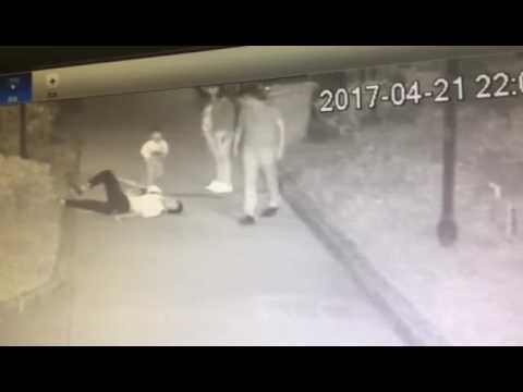 شاهد جريمة مروّعة لرجل وزوجته في الشارع